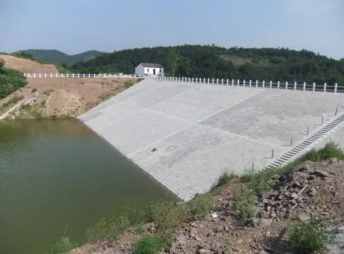 巴中化成水库除险加固项目提前完成大坝主体工程